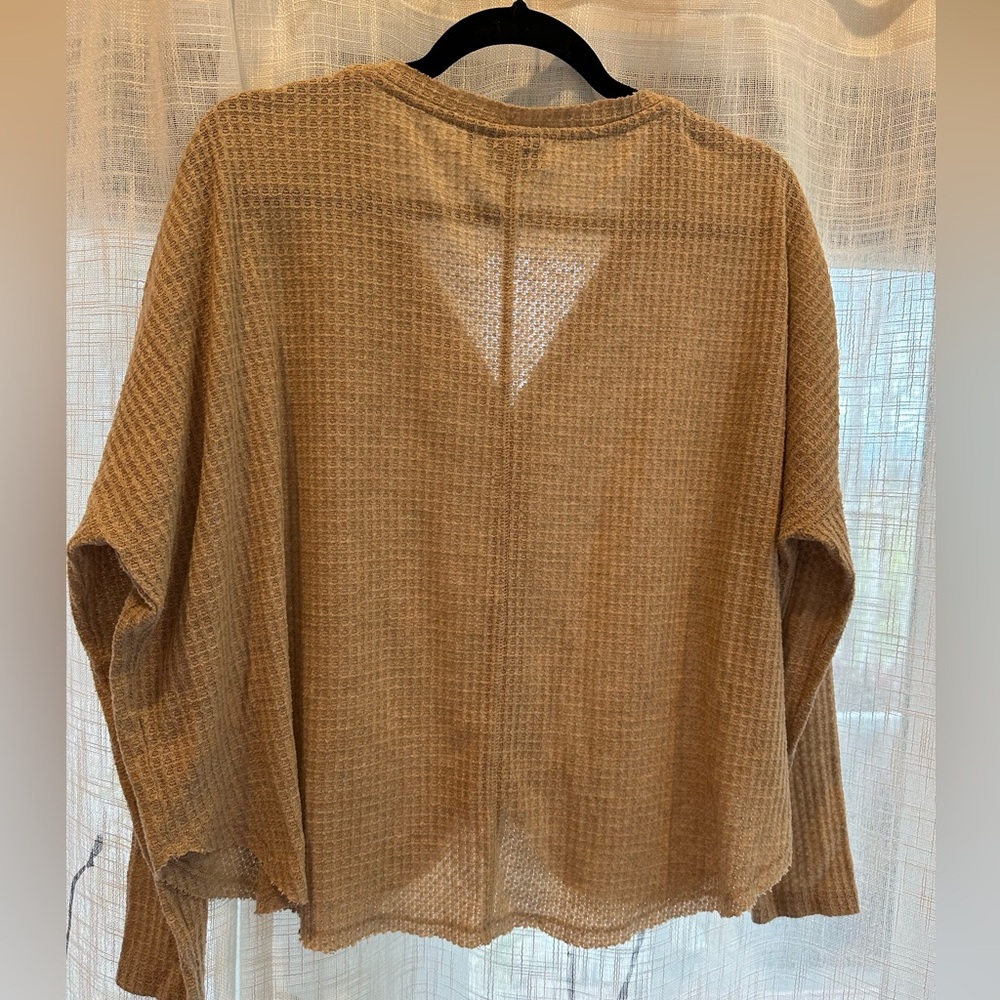 Urban outfitters tie knot waffle knit blouse V neck with tortoise buttons. - Picture 5 of 12